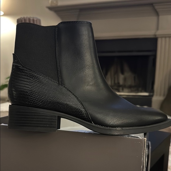 Edwin Shoes - Style & Co
Women's Edwinaa Gore Booties BRAND NEW IN BOX‼️ Size 8M Color Black